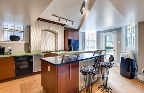 Reservoir Hill Apartment | Spacious 1890s Brownstone: Walk to Druid Hill Park