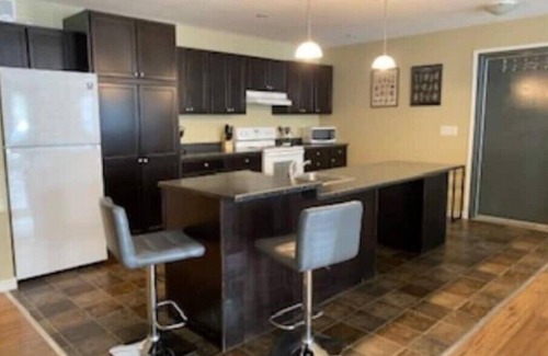 Regina House | Spacious 2 Bdm. Accessible.nn