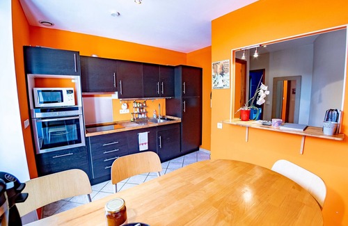 Chantraine Cottage | Spacious 2-Bed Apartment Near City Center with Garden Access & Private Parking