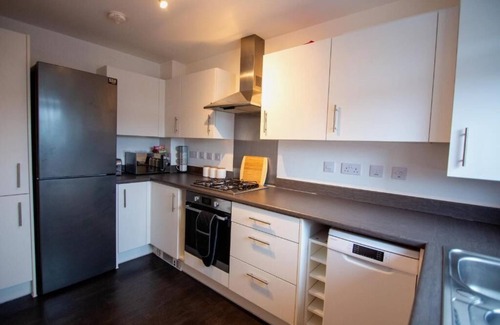 Winterbourne Earls House | Spacious 2 bed family house with garden situated between Salisbury and Amesbury.