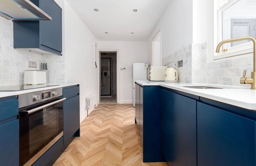 Hammersmith Broadway Apartment | Spacious 2 Bed Flat in Hammersmith