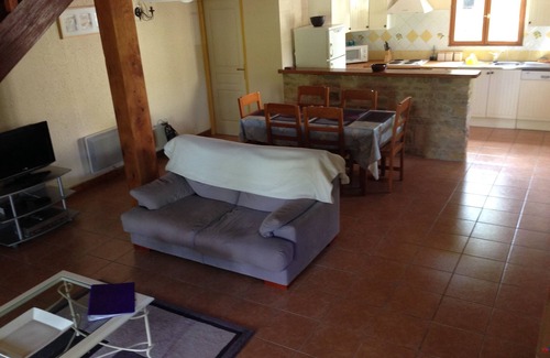 Arques House | Spacious 2 Bed Gite, Arques, Aude, Pool, Hot Tub and Free Wi-fi.