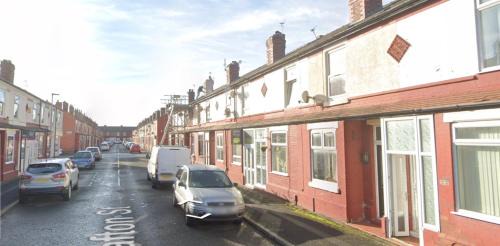 Warrington House | Spacious 2 Bed House in Warrington by Eason Stays Ideal for Weekend Getaways & Business Travellers!