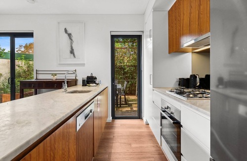 Randwick Apartment | Spacious 2-Bed Retreat with BBQ & Courtyard