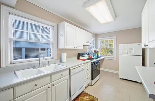 Tulsa House | Spacious 2 bedroom, 1 bathroom house in Tulsa!
