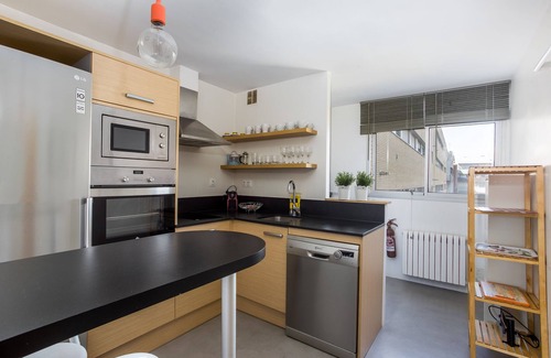 La Vila Olimpica del Poblenou Apartment | Spacious 2-Bedroom Apartment with Balcony Near the Beach