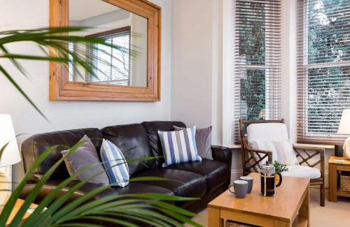 Westbourne Apartment | Spacious 2 Bedroom Apartment in Westbourne