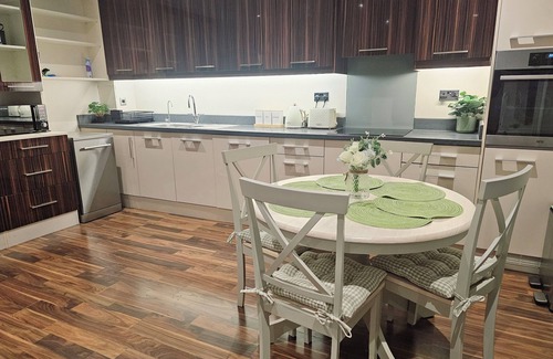 Edgware Apartment | Spacious 2-bedroom Flat, Edgware, London