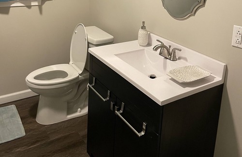 Cross Lanes Apartment | Spacious 2-bedroom apartment in convenient Cross Lanes with WiFi, AC