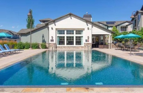 Draper House | Spacious 2-Story, Pet&Fam Friendly, WFH, Gym&Pool