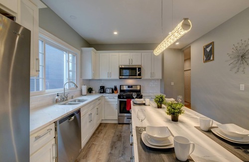 Roxbury Condo | Spacious 2bd 1ba Free Parking 3D Tour