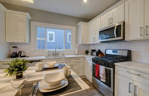 Roxbury Condo | Spacious 2bd 1ba Free Parking 3D Tour