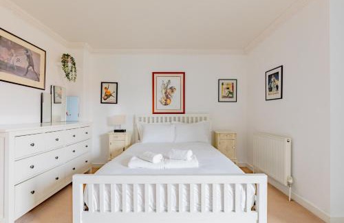 Shadwell Apartment | Spacious 2BD Flat 20 Mins to City of London