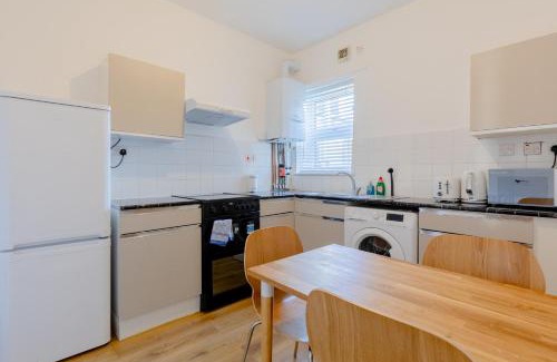 Custom House Apartment | Spacious 2BD Flat Short Walk from ExCel London