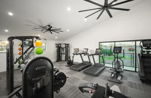 Cox Heights Apartment | Spacious 2BD - Parking, Gym, Pool - Sleep 8 - 5Min Casino