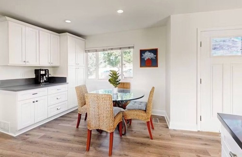 El Cerrito House | Spacious 2BR 2BA Cliffside Bungalow Near SDSU Jacuzzi Tub Family Friendly