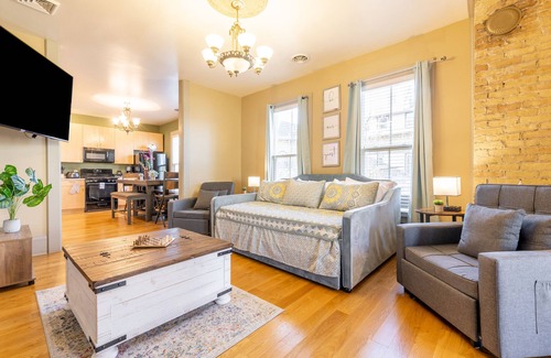 Milwaukee House | Spacious 2br/2ba sleeps 10* near Festivals, Breweries & Lakefront