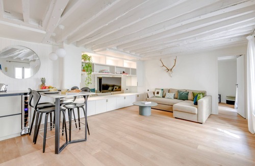 Quartier des Invalides Apartment | Spacious 2BR by Musee d'Orsay - Seine