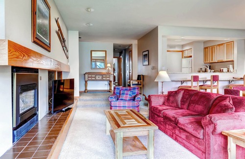 Keystone House | Spacious 2Br Condo in Sleeps up to 6. by RedAwning