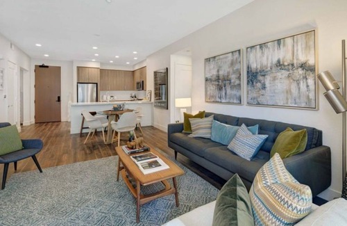 Heritage District Condo | Spacious 2BR Condo in Flats at Cityline