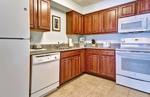 Atlantic City Condo | Spacious 2BR Condo - Walk to Beach & Boardwalk!