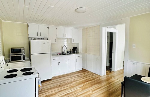 Peterborough House | Spacious 2BR House with Netflix, BBQ, and Patio Near City Centre