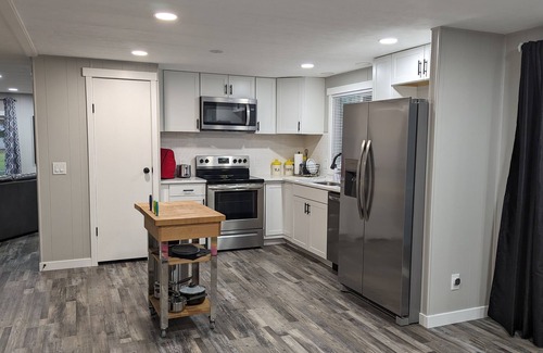 East Olympia House | Spacious 2BR house. Pet friendly with fenced yard. Outdoor covered patio.