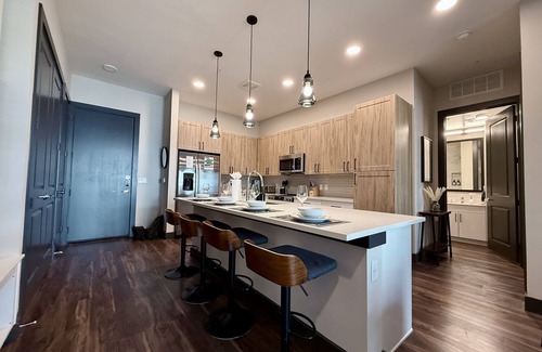 North Burnet Apartment | Spacious 2BR -Prime Location -Washer/Dryer -Secure Entry -Free Garage