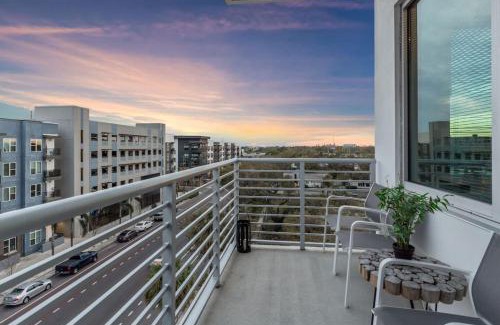 Historic Uptown Apartment | Spacious 2BR Retreat Perfect for Tropicana Events