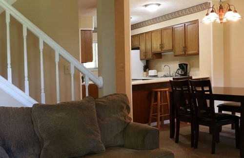 Cheat Lake House | Spacious 2BR Townhouse Short Ride Away from Mountainview Golf Course