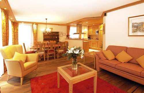 Zermatt City Centre Apartment | Spacious 2nd floor apartment situated in village centre, sleeps 6.