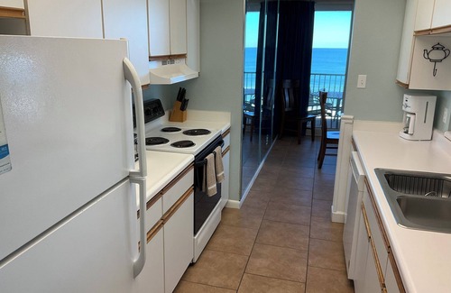 Crescent Beach Condo | Spacious 3-bedroom condo end unit with wrap around balconyn6th floor west view