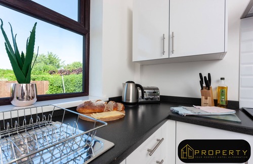 Coxhoe Apartment | Spacious 3 bed, 2 min drive from amazon and A1