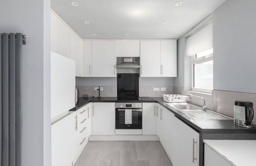 Haselbury House | Spacious 3-Bed (Sleeps 7) Home with Garden