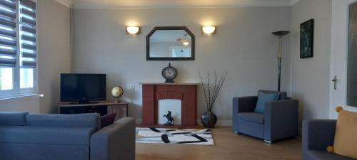 Chateau-Garnier House | Spacious 3-Bed House in Chateau Garnier