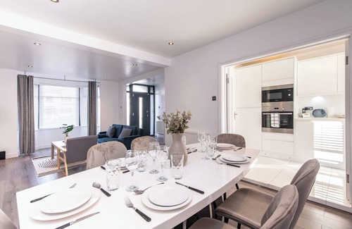 Acresford House | Spacious 3-Bed w/Parking, Near Coventry & Birmingham