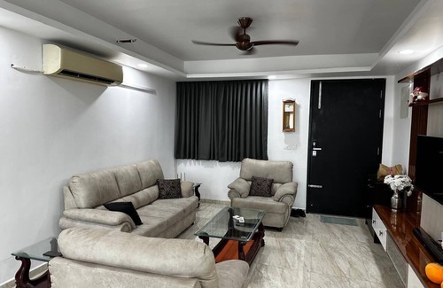 Hyderabad Apartment | Spacious 3-bedroom apartment in enchanting Hyderabad with WiFi, AC