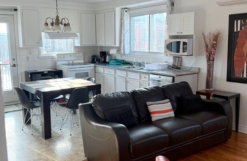 Mercier-Hochelaga-Maisonneuve Apartment | Spacious 3-bedroom apartment in charming Montréal with WiFi, AC, close to Metro