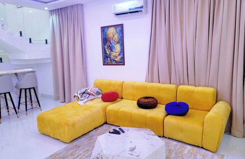 Ojodu Apartment | Spacious 3-bedroom apartment with AC, WiFi, Play Station 5 in ikeja