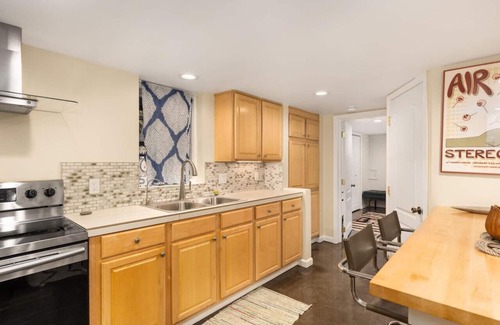 Buckman Neighborhood Apartment | Spacious 3 Bedroom Apt Central Eastside Portland!