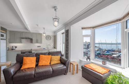 Aberdovey Apartment | Spacious 3 Bedroom Sea View Flat