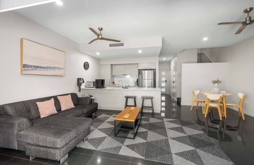 Carindale House | Spacious 3 bedroom townhouse in prime location!