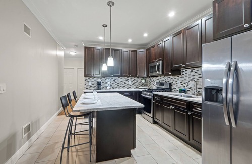 North Bergen Apartment | Spacious 3-bedroom apartment with AC in North Bergen close to NYC