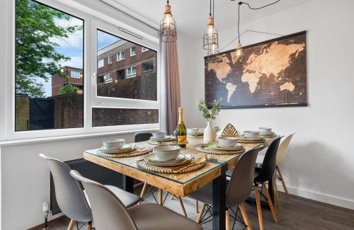 Shadwell Apartment | Spacious 3 bedroom Whitechapel Apartment with Garden by Gold Stays