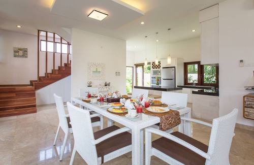 Berawa Villa | Spacious 3 Bedrooms Villa Canggu 5 mins Walk to the Beach