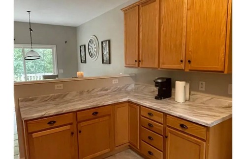 Battle Creek House | Spacious 3 BR home w/completed basement