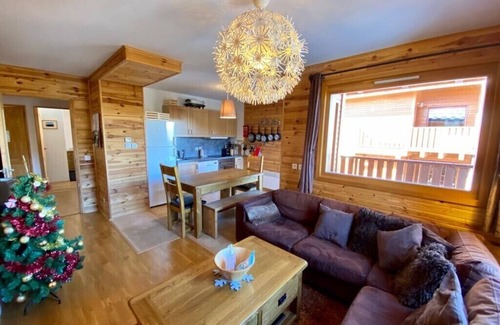 La Roche Apartment | Spacious 3 bed 2 bath near Plagne 1800. Stunning views of Mont Blanc. Free bus
