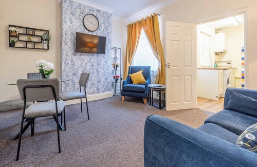 Newcastle-Under-Lyme House | Spacious 3-bedroom house in Newcastle-under-Lyme with WiFi and parking