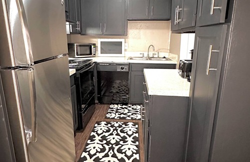 Fondren Apartment | Spacious 3 Level Loft: 5 mins walk from JSU Stadium, hospitals, bars, and more