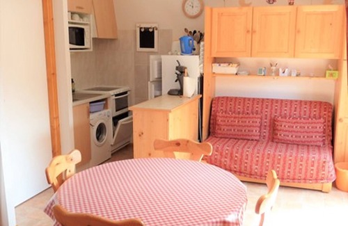 Station de Drouzin le Mont Apartment | Spacious 3-room apartment with balcony, parking and mountain corner